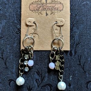 New Plunder Victoria Earrings